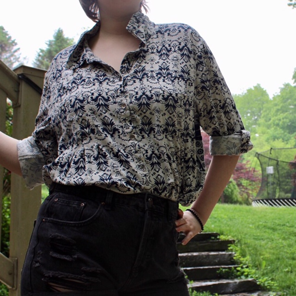 Button up shirt - Picture 2 of 3